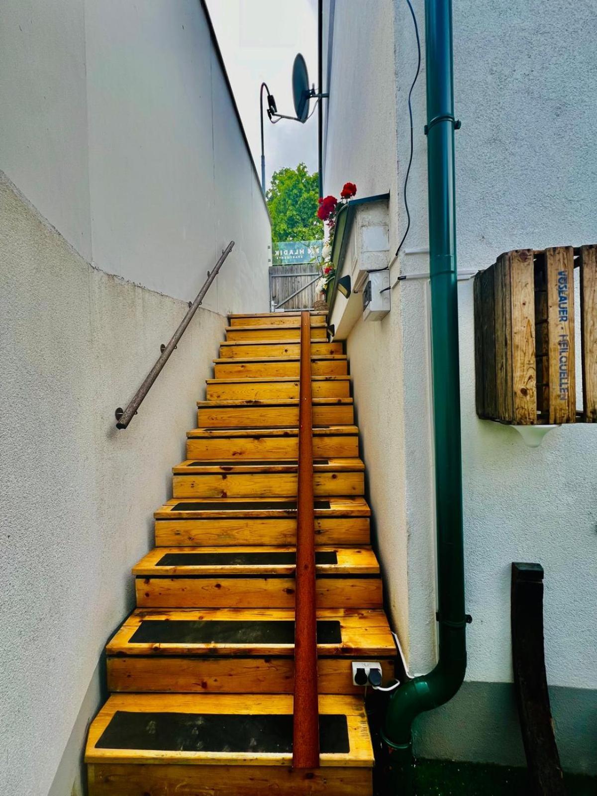 Apartment Fuer 2 Erwachsene Und 2 Kinder, Ausgestattet Mit Einem Weinkeller Und Einem Kleinen Hof - Self-Made Fruehstueck Inbegriffen Рец Экстерьер фото