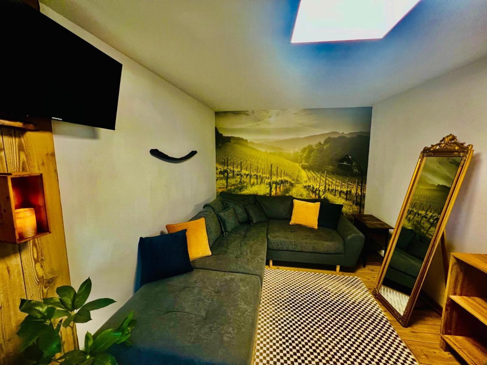 Apartment Fuer 2 Erwachsene Und 2 Kinder, Ausgestattet Mit Einem Weinkeller Und Einem Kleinen Hof - Self-Made Fruehstueck Inbegriffen Рец Экстерьер фото